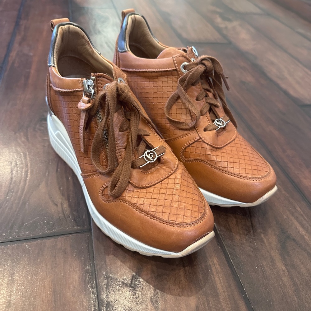 Barely worn Carmela Women's Casual Wedge Leather Sneakers us9 -US 10 / 41 CAMEL